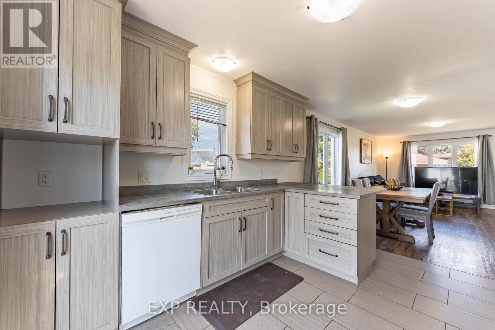 11 Place Madeleine Place, The Nation, Ontario  K0C 2B0 - Photo 11 - X12417339