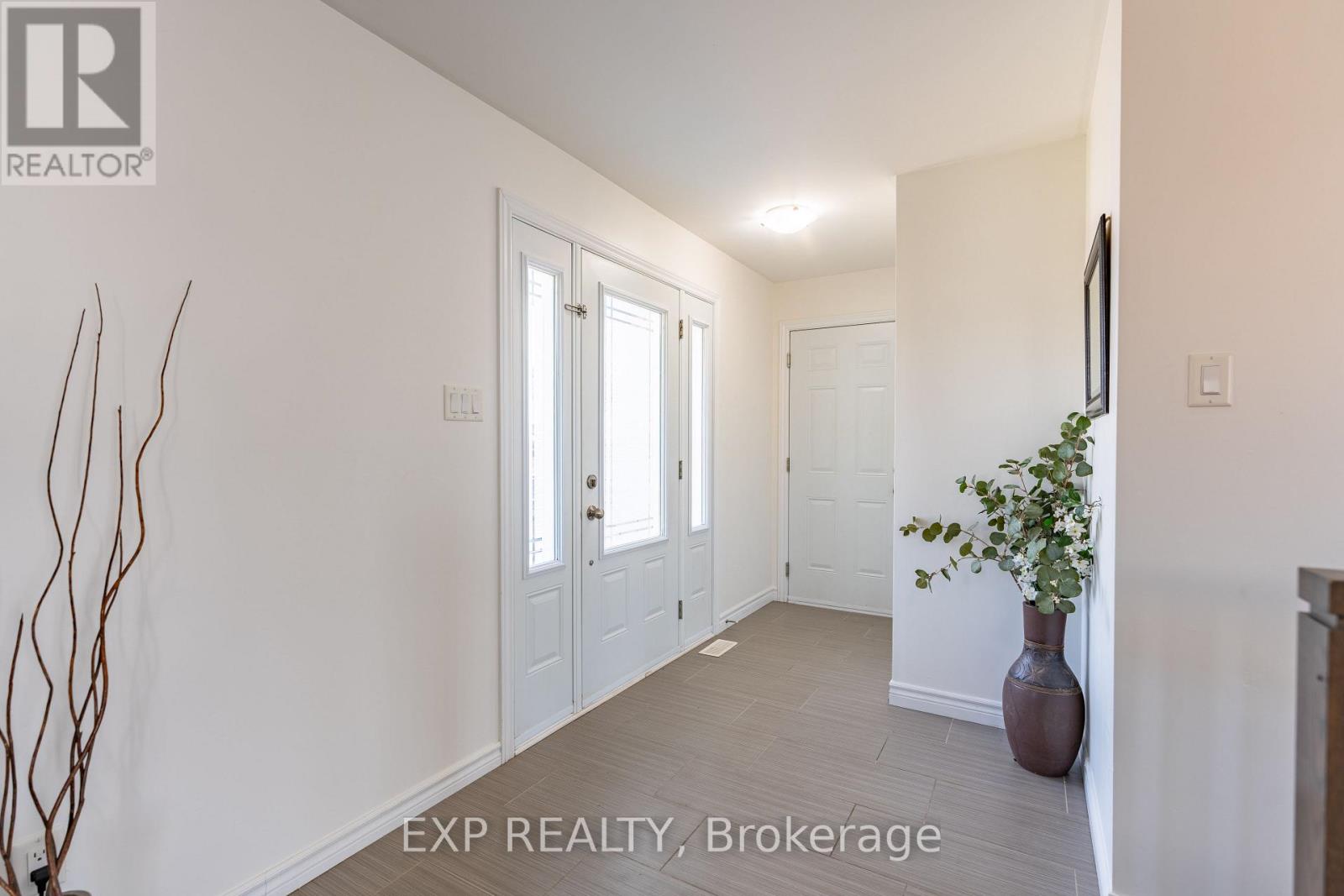 11 Place Madeleine Place, The Nation, Ontario  K0C 2B0 - Photo 3 - X12417339