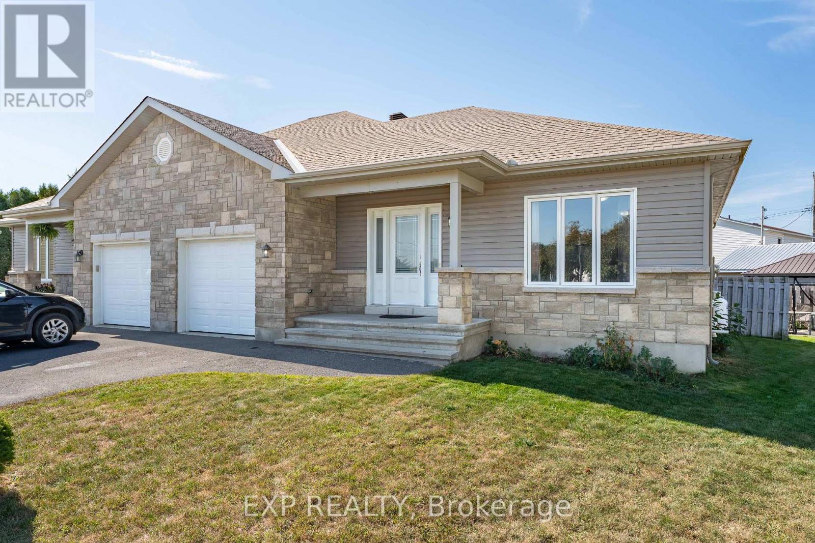 11 Place Madeleine Place, The Nation, Ontario  K0C 2B0 - Photo 39 - X12417339