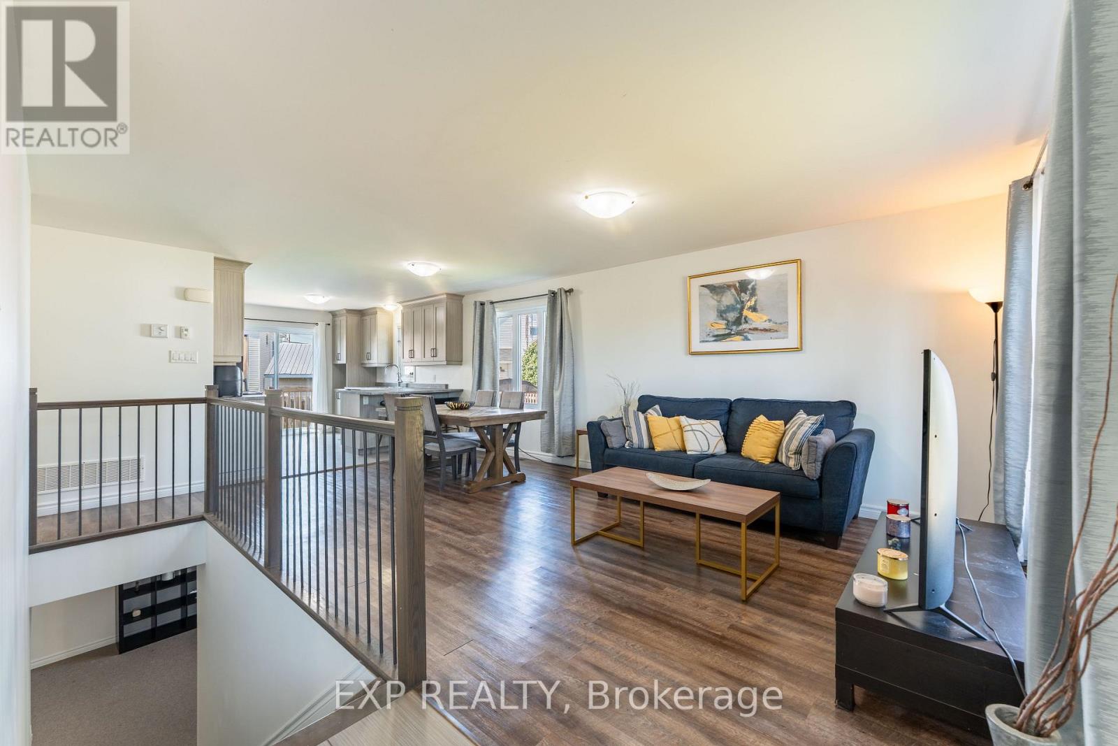 11 Place Madeleine Place, The Nation, Ontario  K0C 2B0 - Photo 4 - X12417339