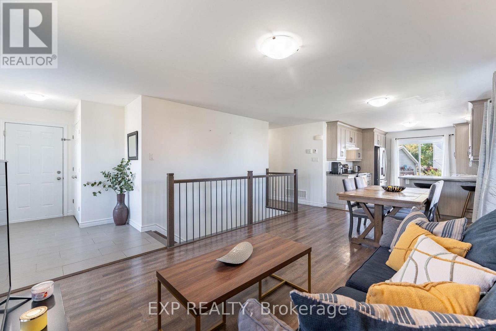 11 Place Madeleine Place, The Nation, Ontario  K0C 2B0 - Photo 6 - X12417339