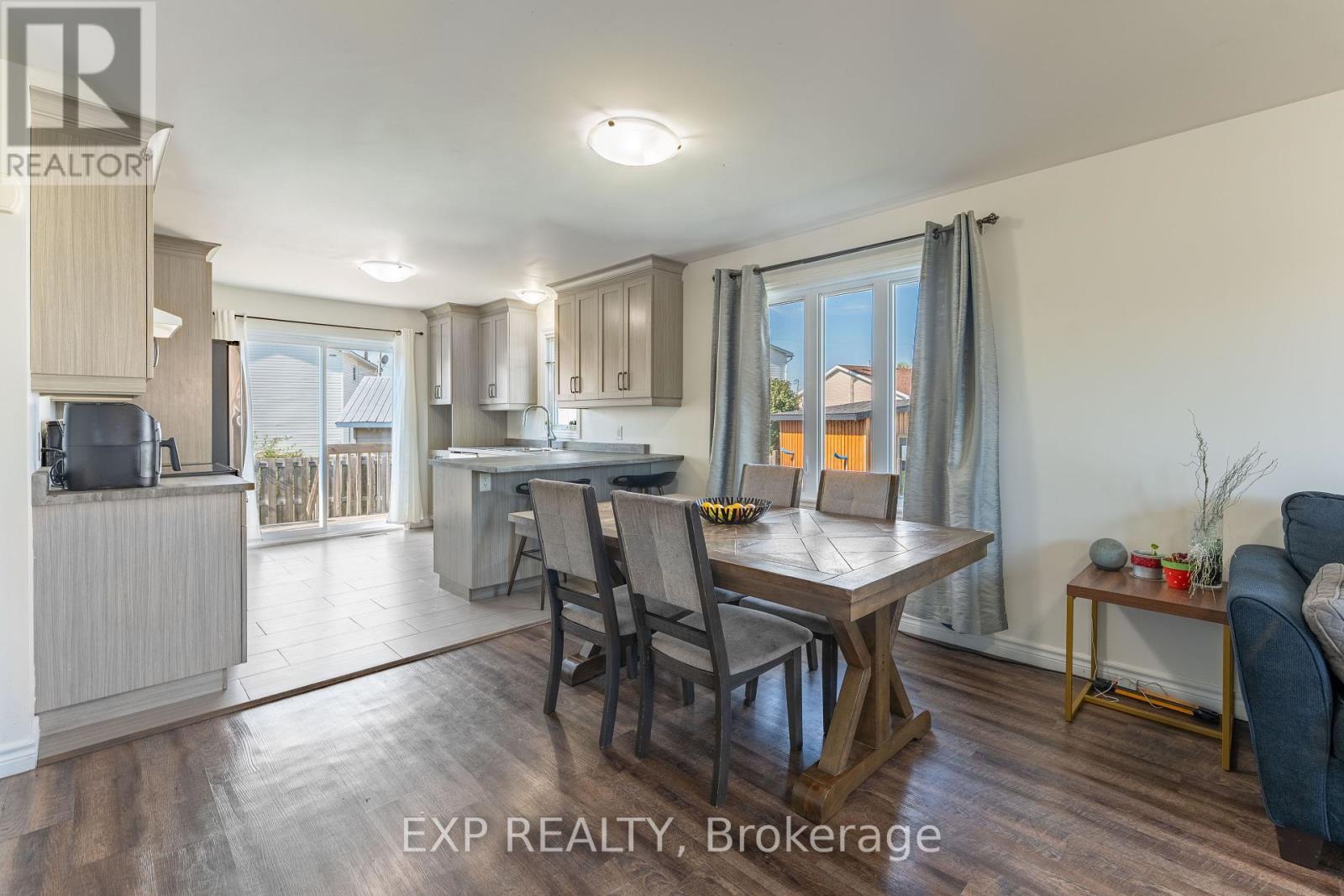 11 Place Madeleine Place, The Nation, Ontario  K0C 2B0 - Photo 8 - X12417339