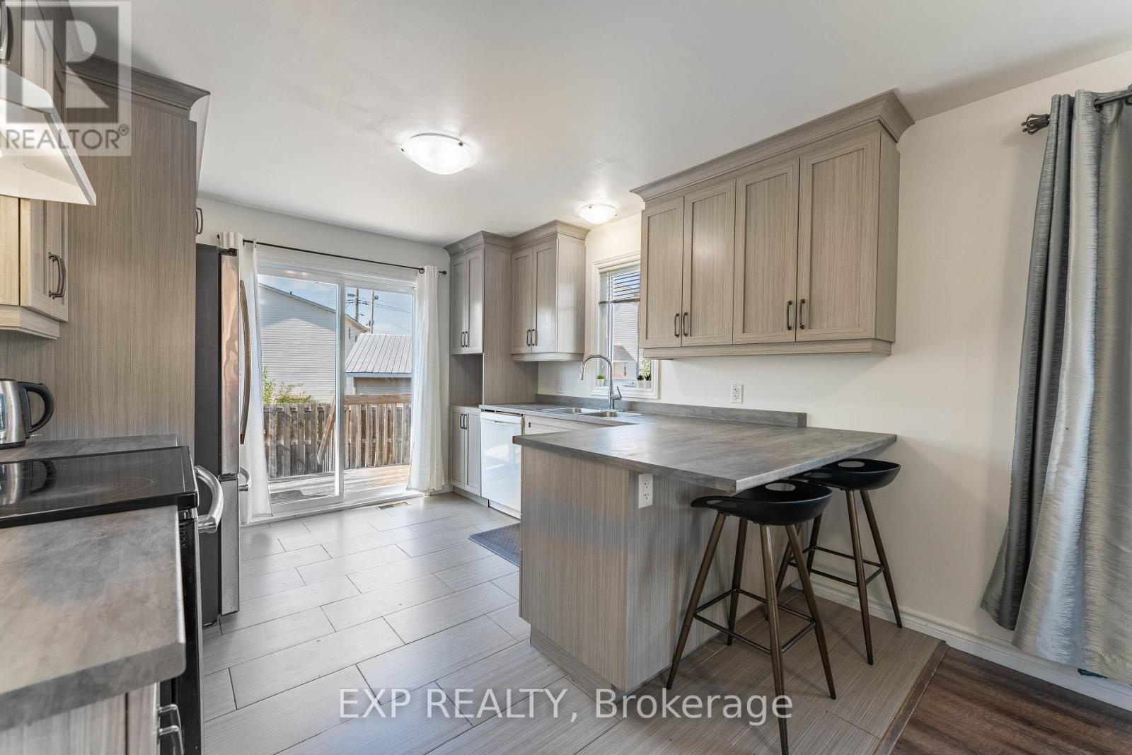 11 Place Madeleine Place, The Nation, Ontario  K0C 2B0 - Photo 9 - X12417339