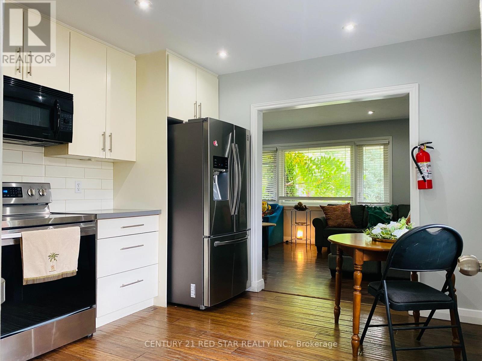 107 Ellis Crescent S, Waterloo, Ontario  N2J 2C1 - Photo 6 - X12389159