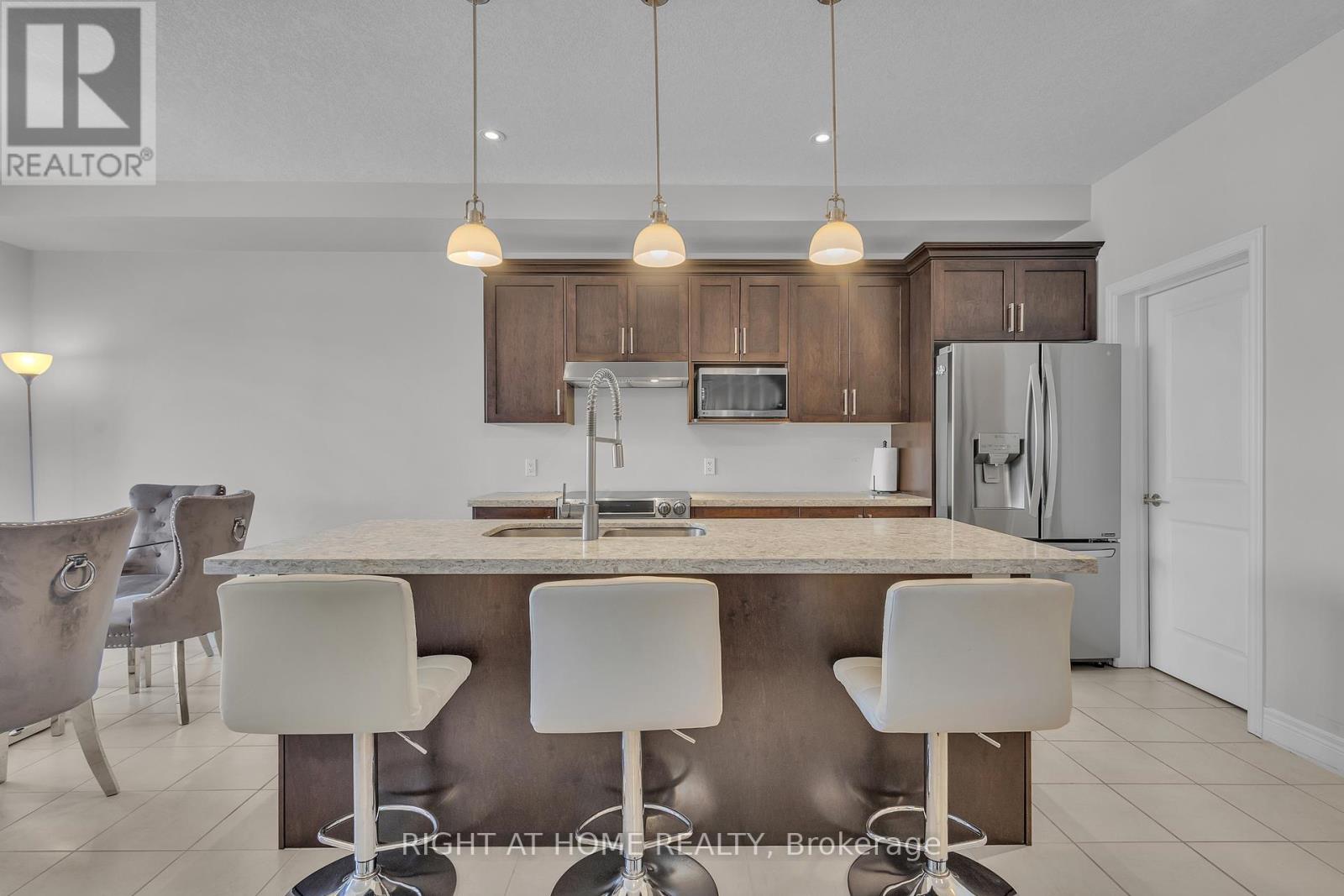 321 Carriage Way, Waterloo, Ontario  N2K 0C2 - Photo 14 - X12417316