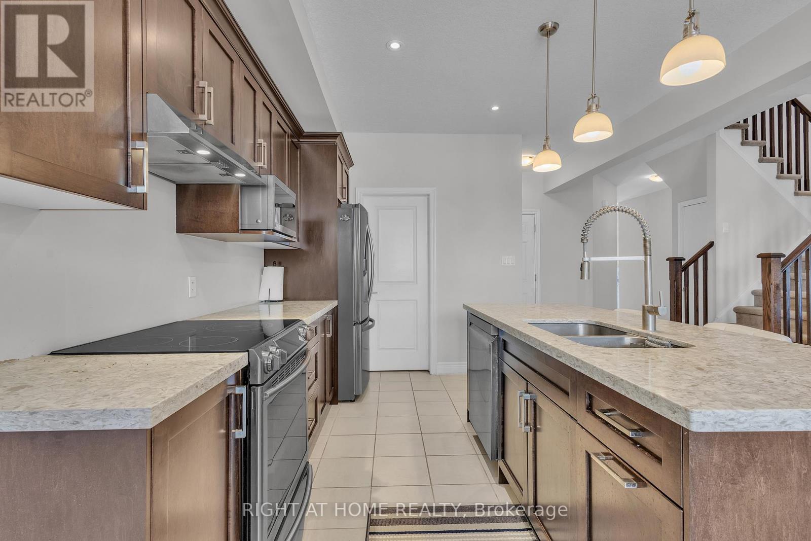 321 Carriage Way, Waterloo, Ontario  N2K 0C2 - Photo 15 - X12417316