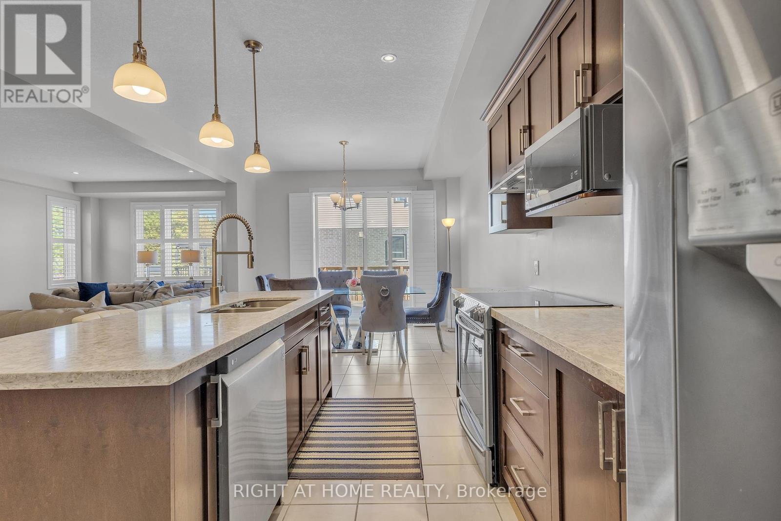 321 Carriage Way, Waterloo, Ontario  N2K 0C2 - Photo 16 - X12417316