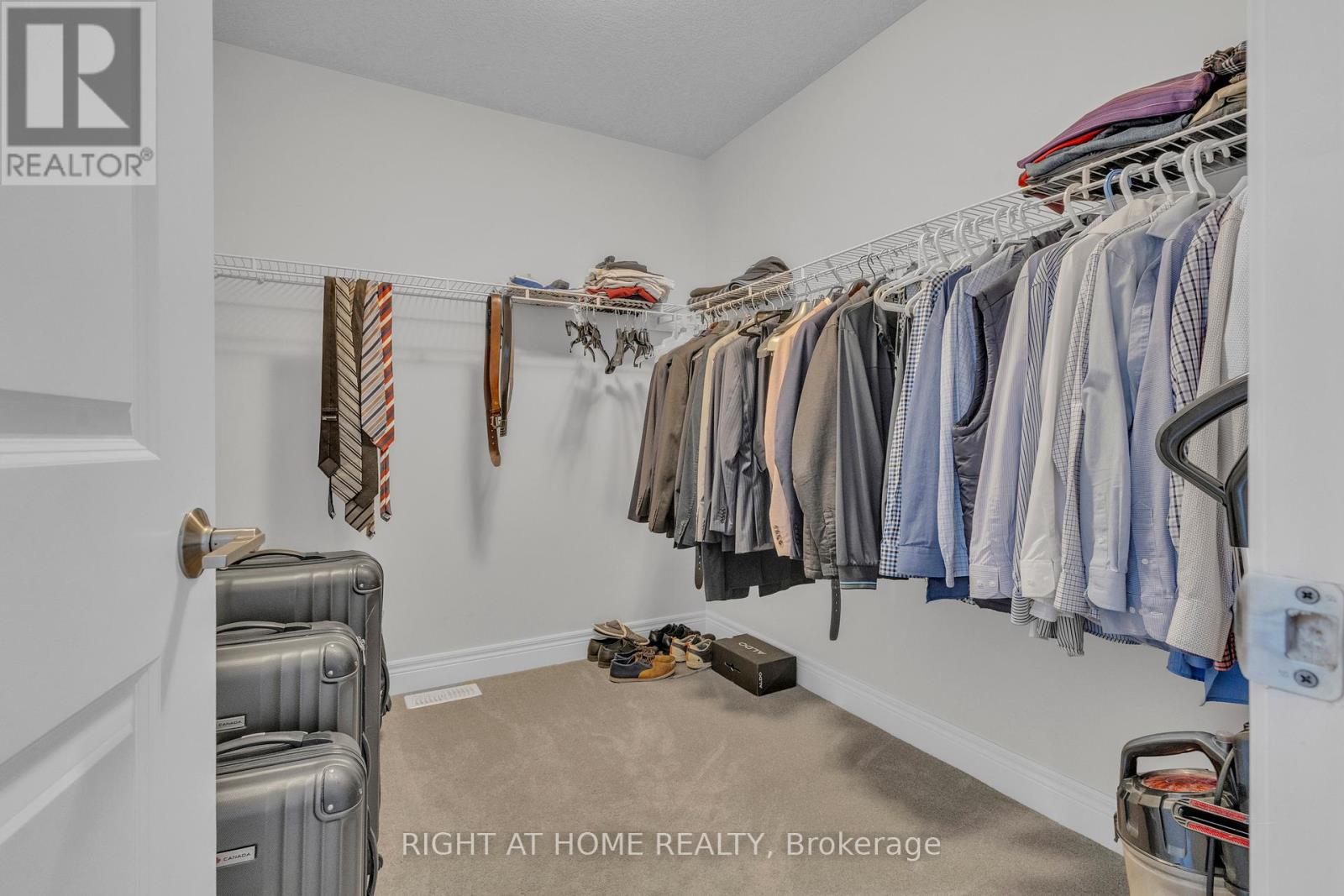 321 Carriage Way, Waterloo, Ontario  N2K 0C2 - Photo 30 - X12417316