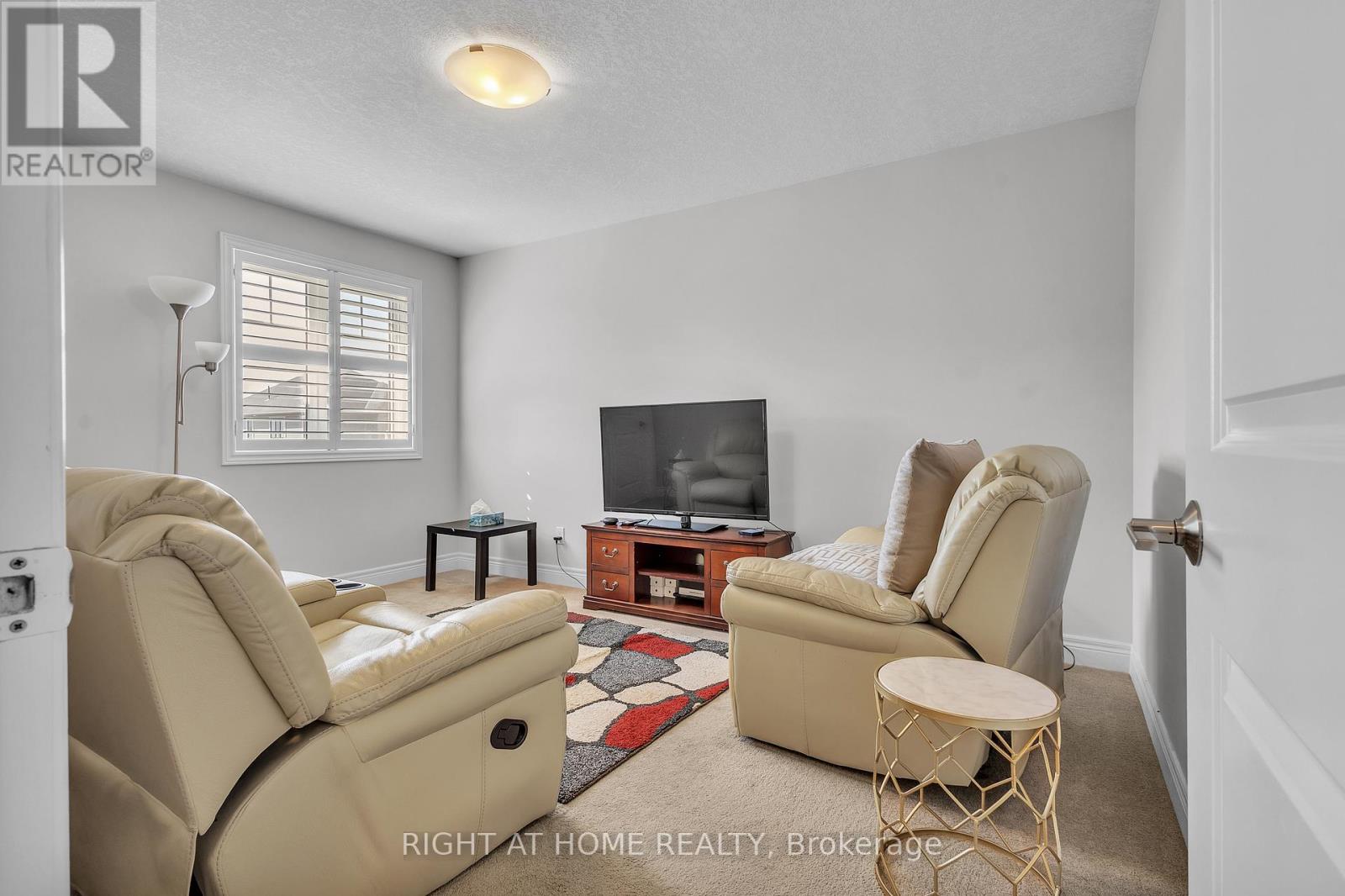 321 Carriage Way, Waterloo, Ontario  N2K 0C2 - Photo 34 - X12417316