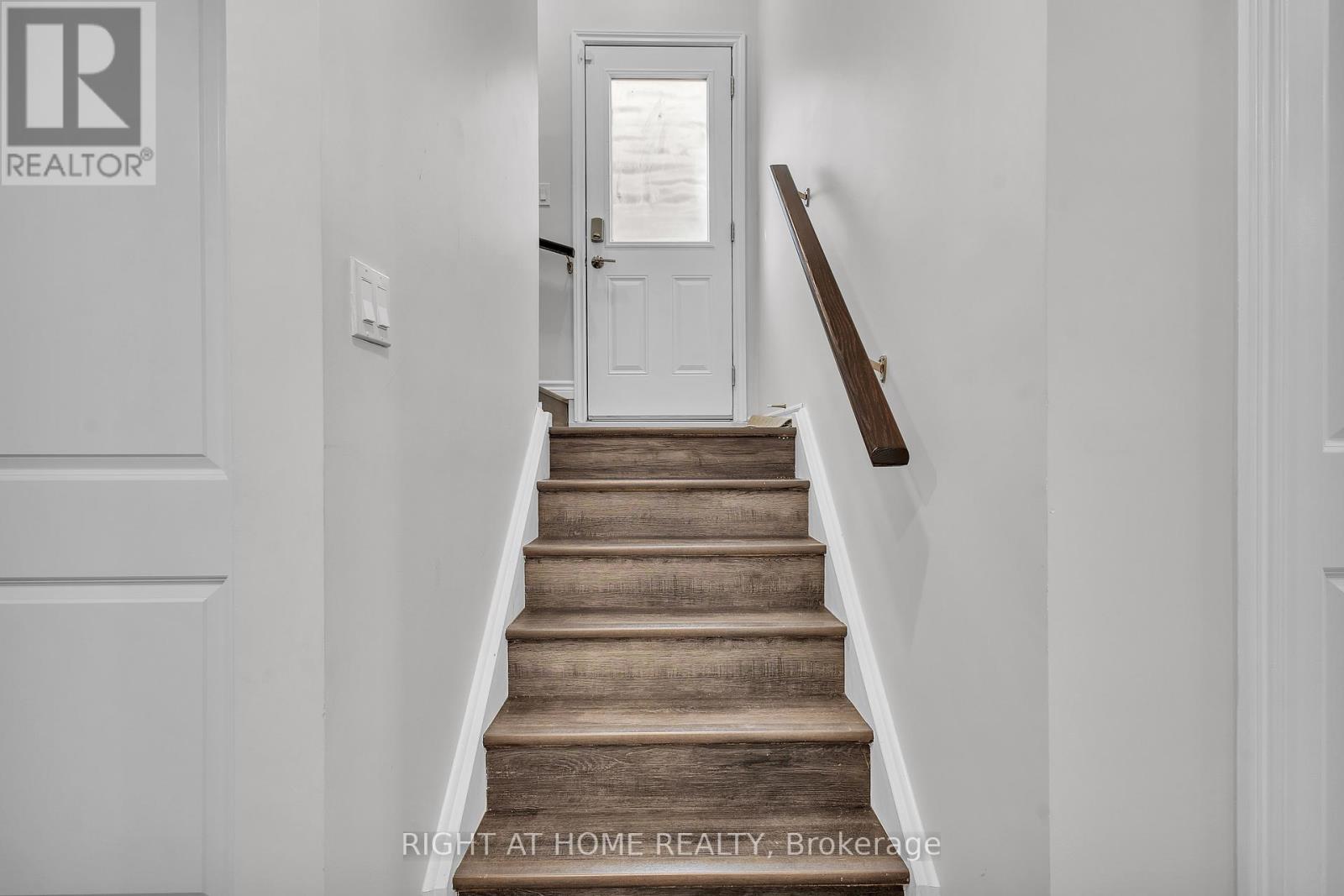 321 Carriage Way, Waterloo, Ontario  N2K 0C2 - Photo 42 - X12417316