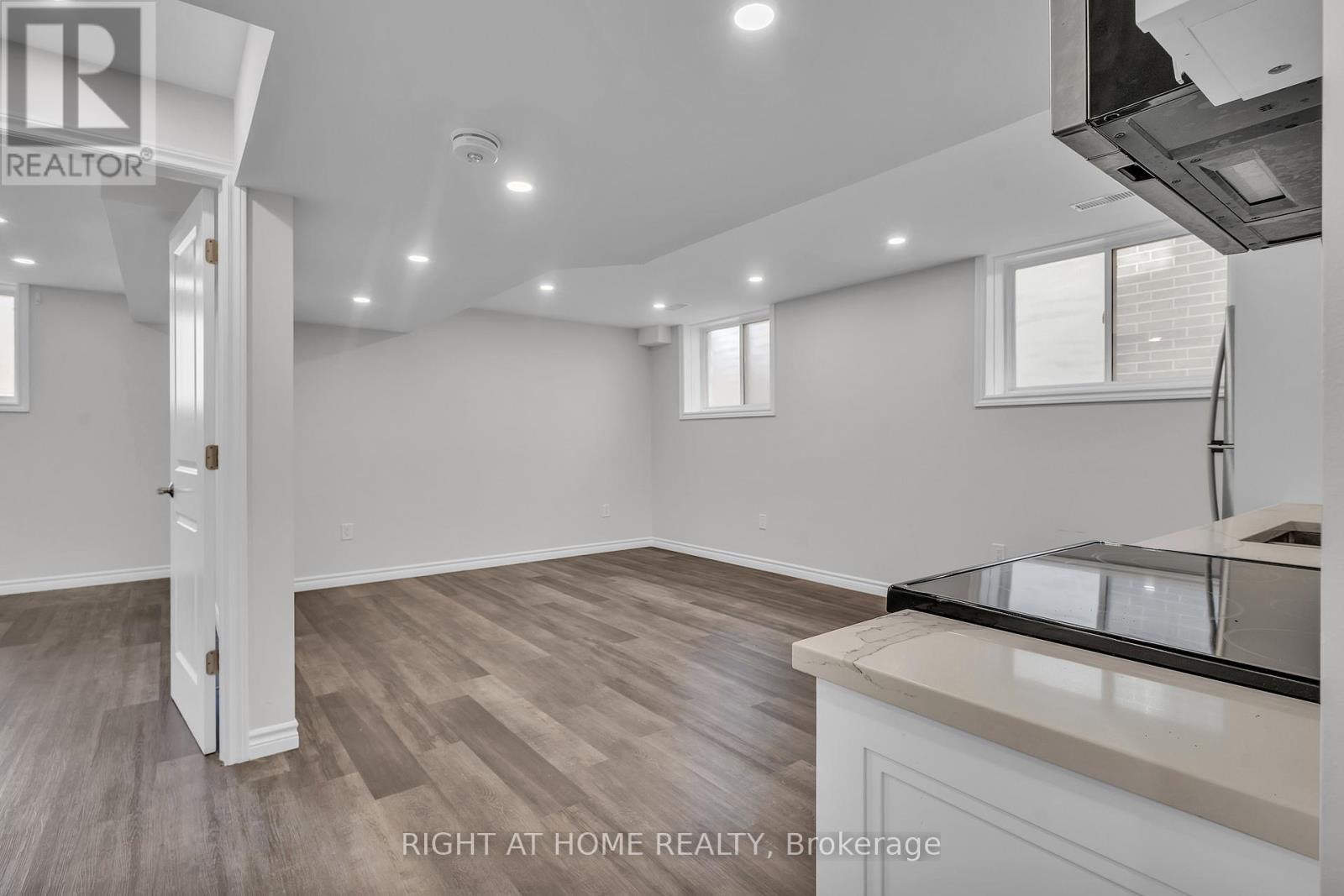 321 Carriage Way, Waterloo, Ontario  N2K 0C2 - Photo 43 - X12417316