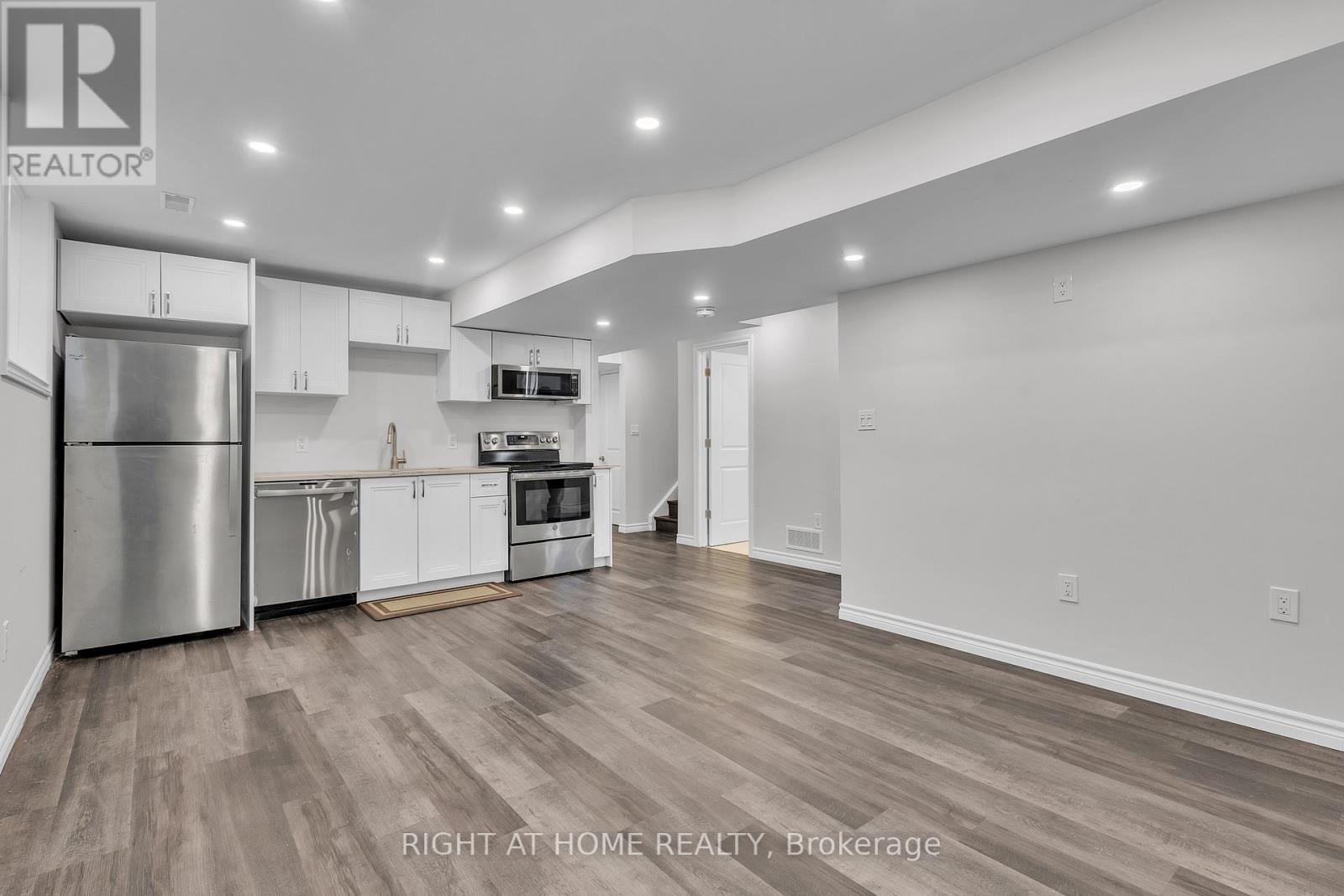 321 Carriage Way, Waterloo, Ontario  N2K 0C2 - Photo 44 - X12417316