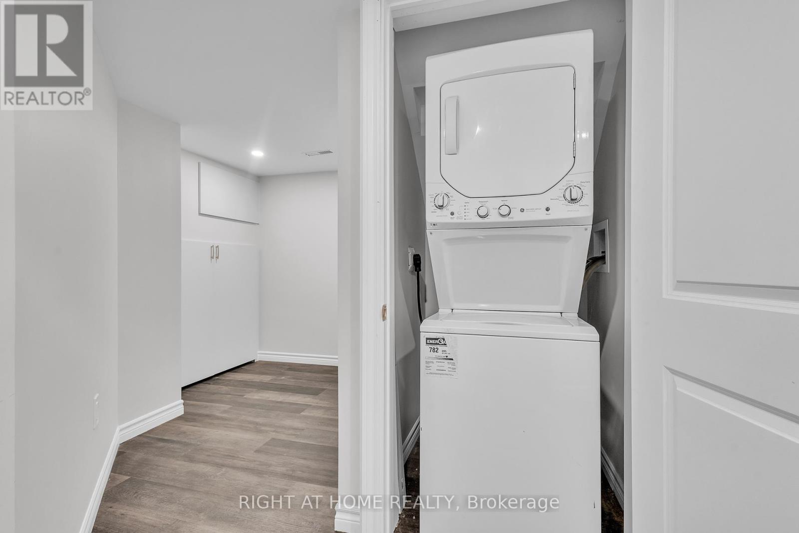 321 Carriage Way, Waterloo, Ontario  N2K 0C2 - Photo 47 - X12417316