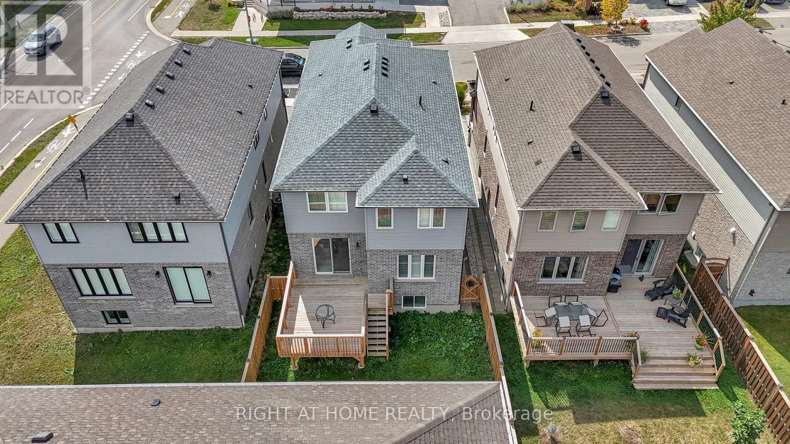 321 Carriage Way, Waterloo, Ontario  N2K 0C2 - Photo 5 - X12417316