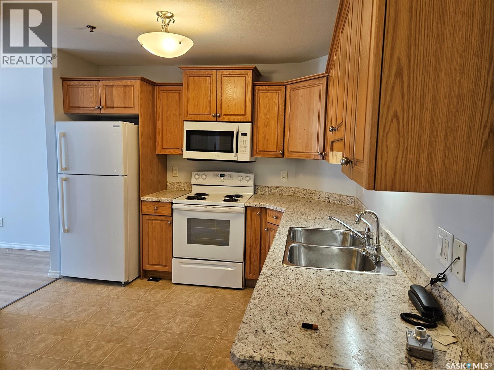 302 3946 Robinson Street, Regina, Saskatchewan  S4S 3C8 - Photo 4 - SK018678