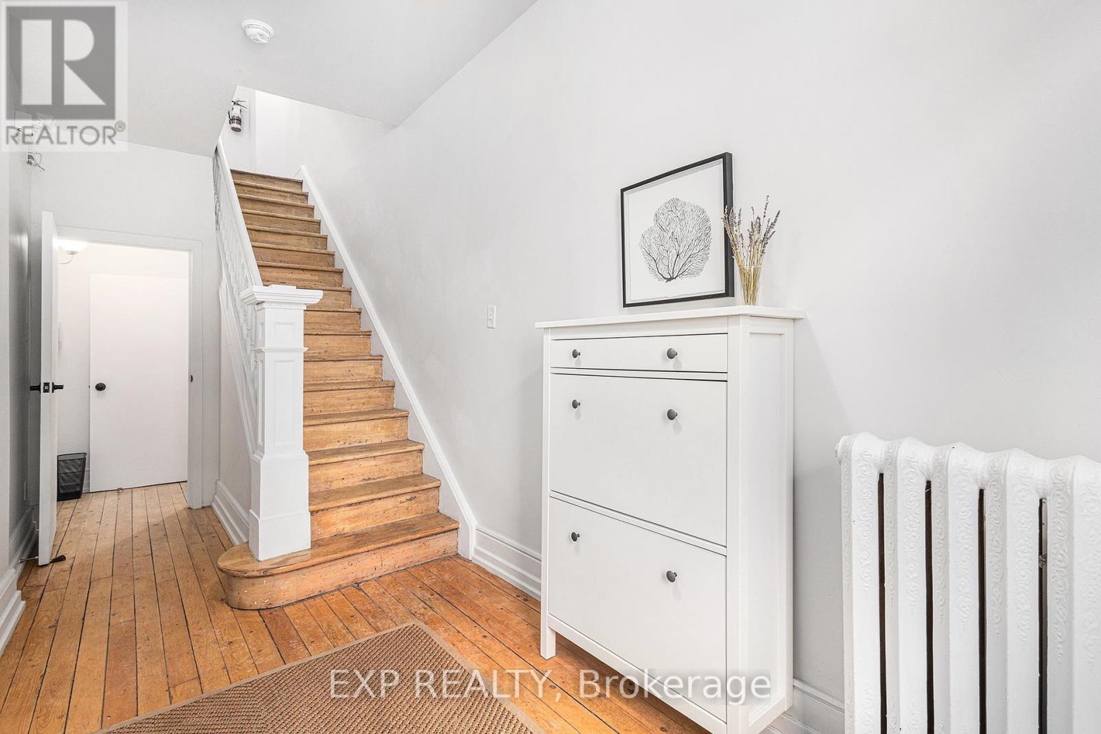 208 Clarence Street, Ottawa, Ontario  K1N 5R1 - Photo 4 - X12417354