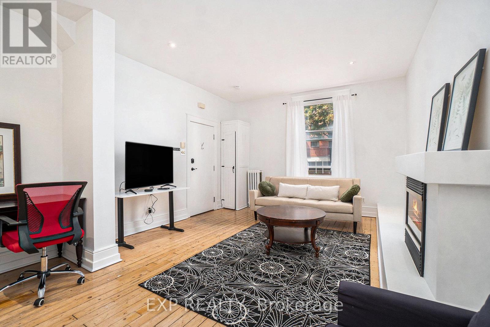 208 Clarence Street, Ottawa, Ontario  K1N 5R1 - Photo 5 - X12417354