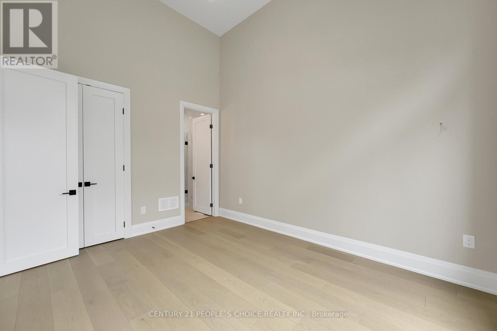 2091 Bridge Road, Oakville, Ontario  L6L 2E8 - Photo 9 - W12305029