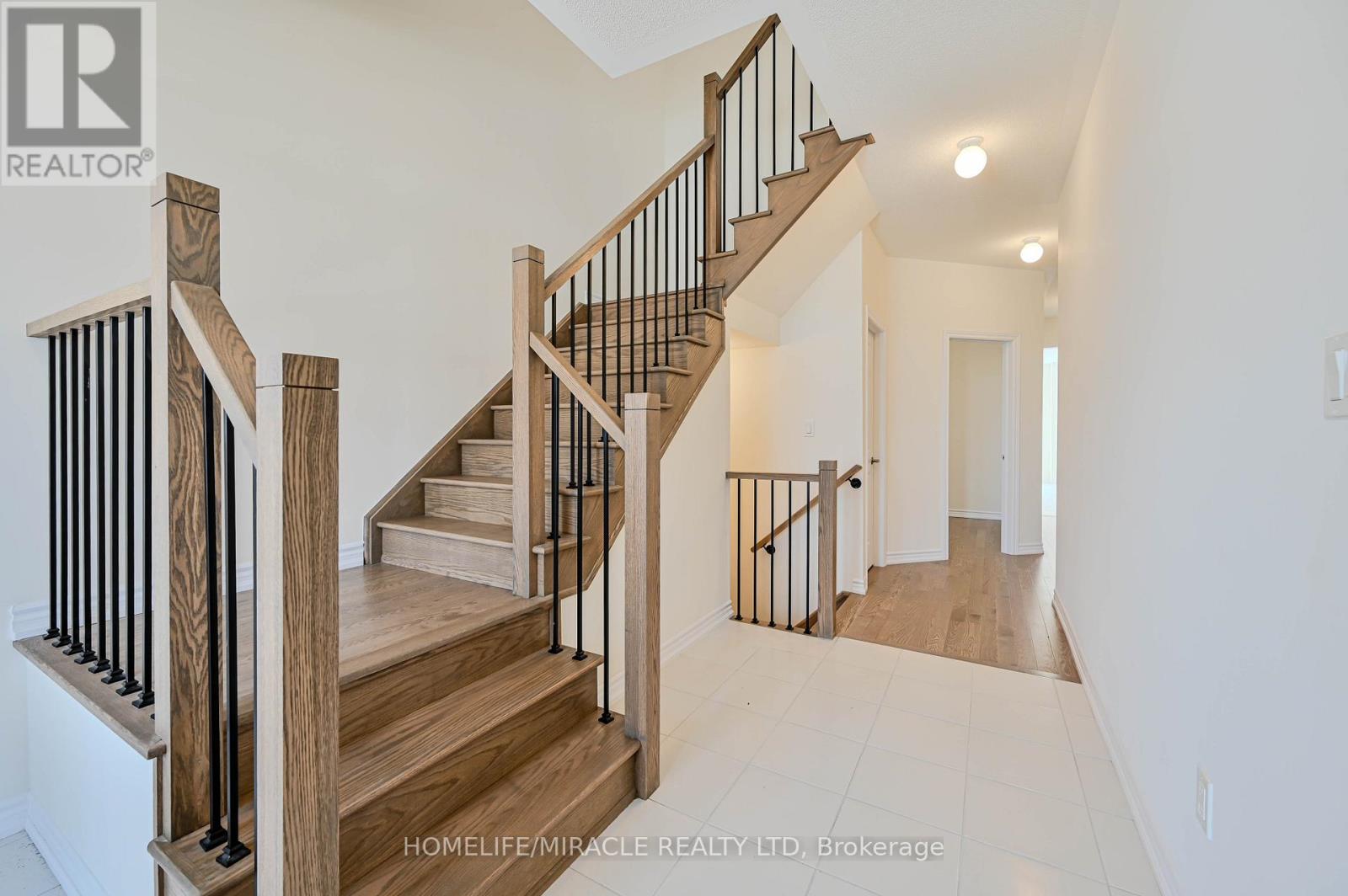 1155 Cole Street, Innisfil, Ontario  L9S 0R3 - Photo 4 - N12417340