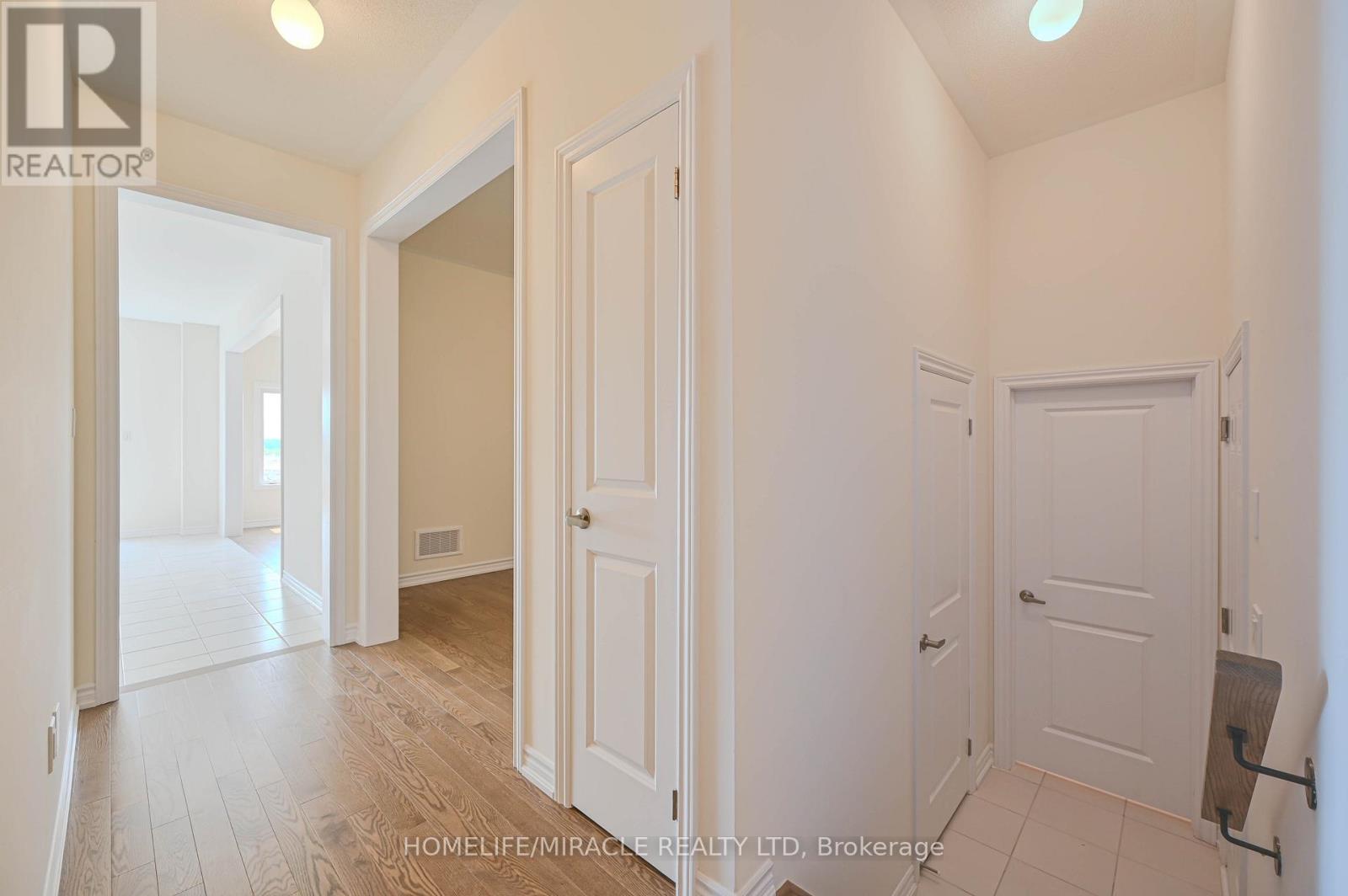 1155 Cole Street, Innisfil, Ontario  L9S 0R3 - Photo 7 - N12417340