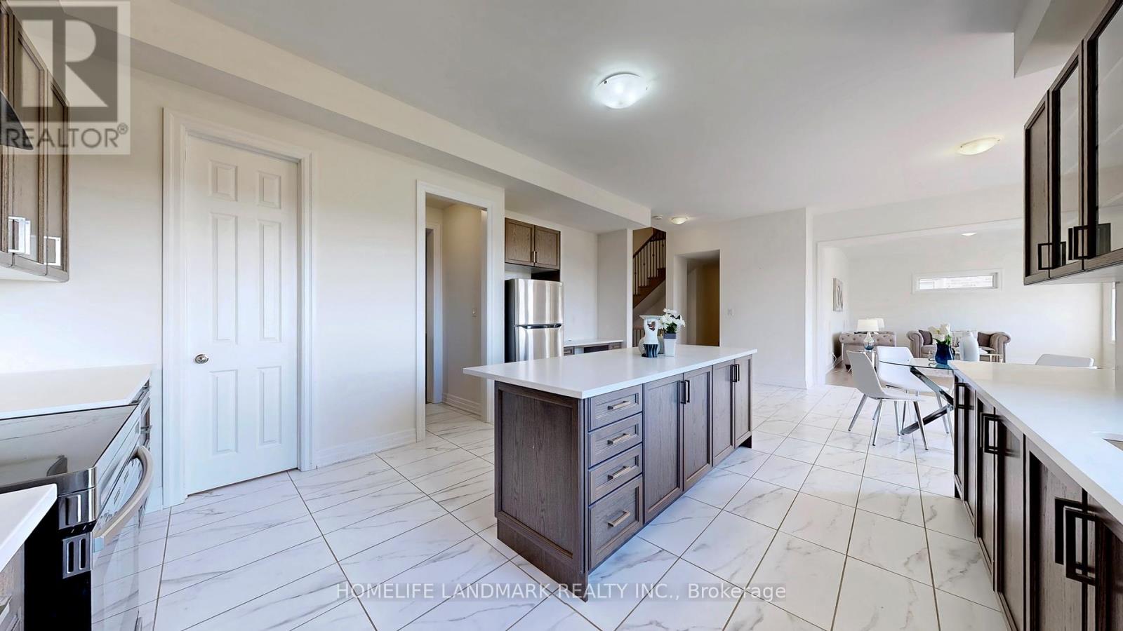 16 Slater Court, East Gwillimbury (Sharon), Ontario  L9N 0P8 - Photo 12 - N12417345