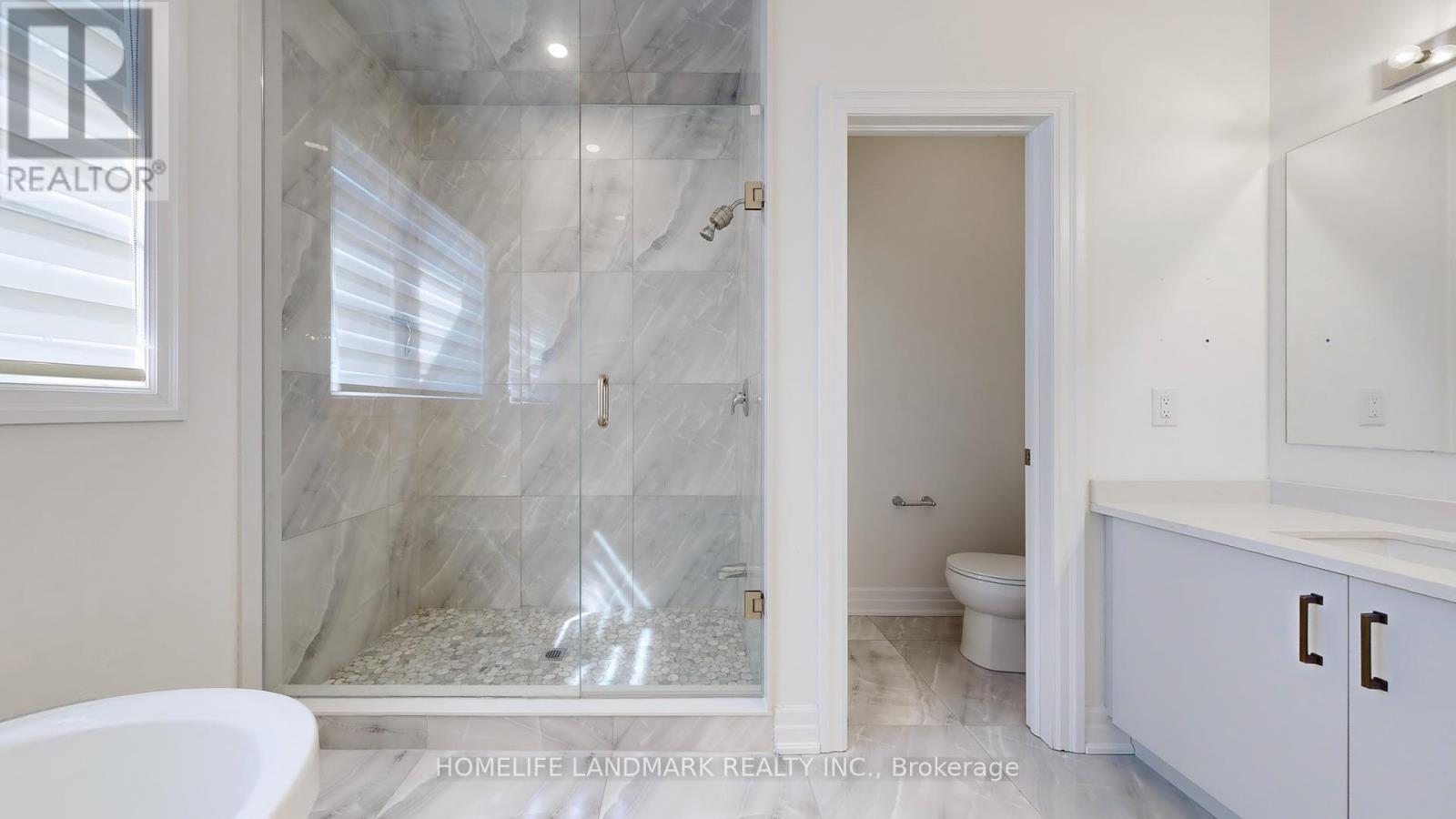 16 Slater Court, East Gwillimbury (Sharon), Ontario  L9N 0P8 - Photo 26 - N12417345