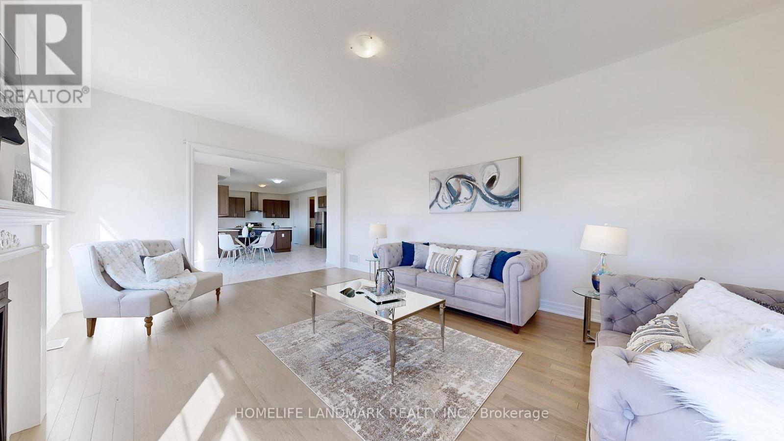 16 Slater Court, East Gwillimbury (Sharon), Ontario  L9N 0P8 - Photo 4 - N12417345