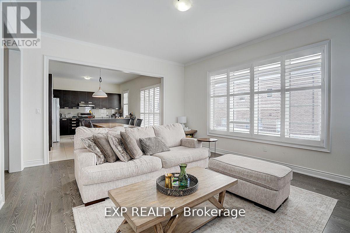 41 Walter Tunny Crescent, East Gwillimbury, Ontario  L9N 0R4 - Photo 13 - N12417380