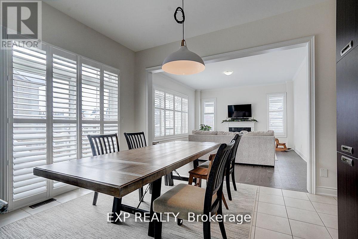 41 Walter Tunny Crescent, East Gwillimbury, Ontario  L9N 0R4 - Photo 18 - N12417380