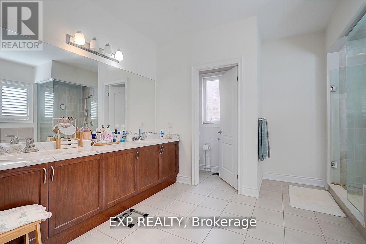 41 Walter Tunny Crescent, East Gwillimbury, Ontario  L9N 0R4 - Photo 26 - N12417380