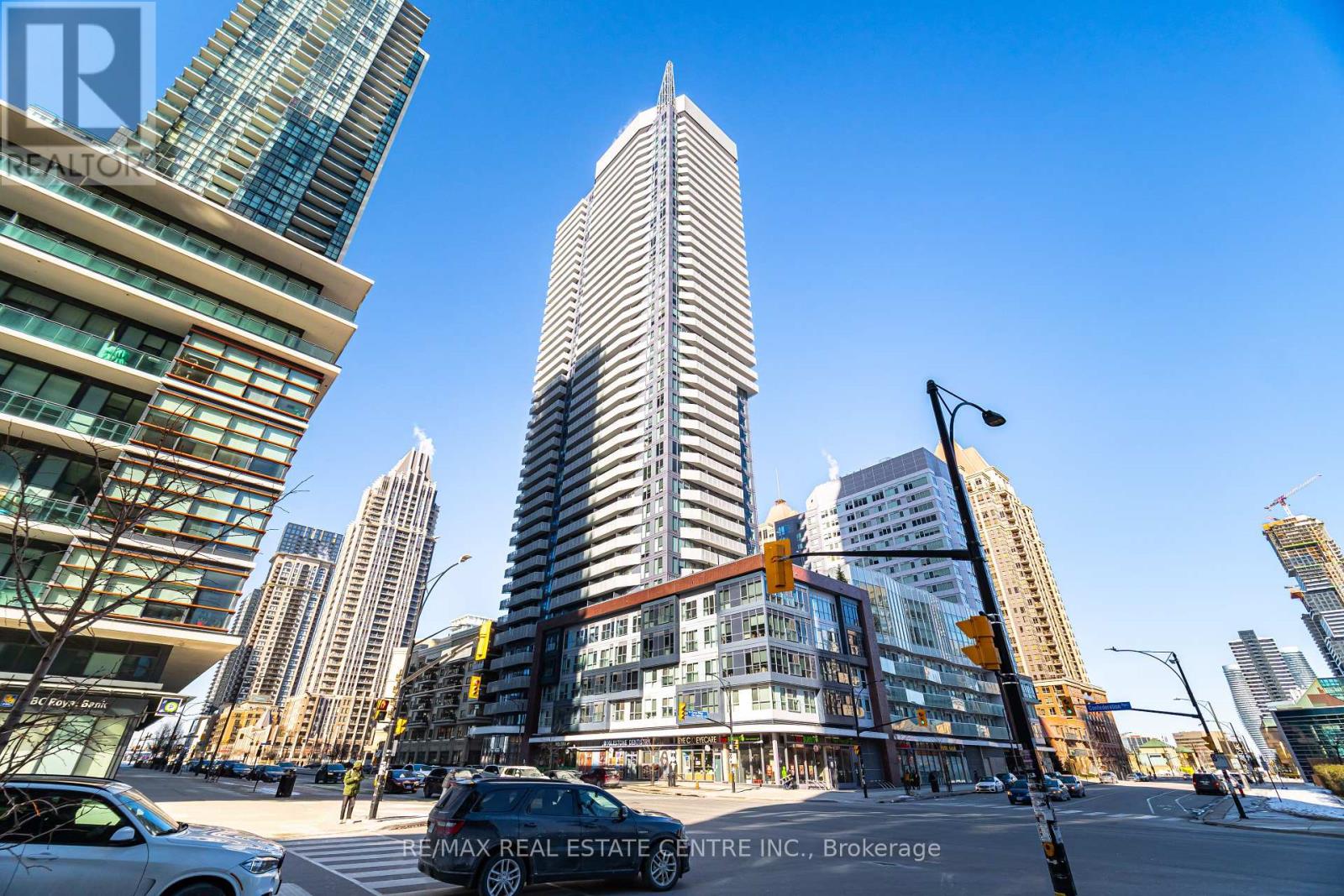 4302 - 4065 CONFEDERATION PARKWAY, Mississauga, Ontario
