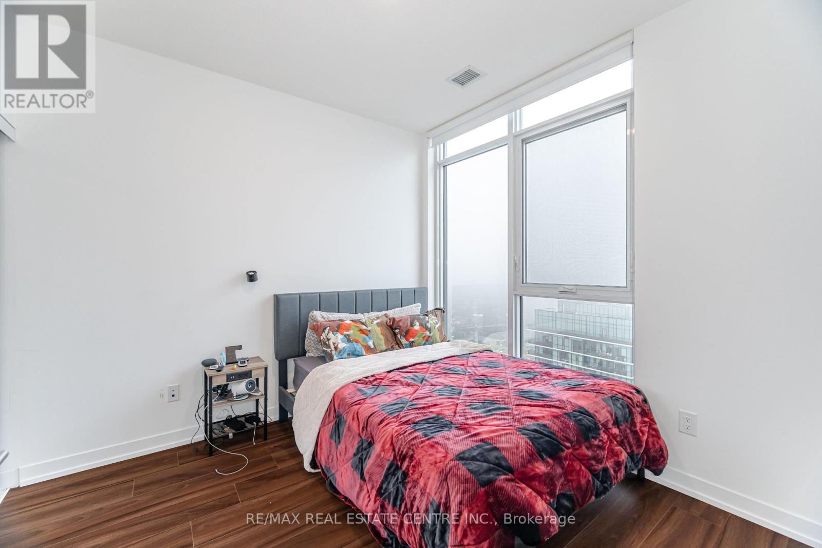 4302 - 4065 Confederation Parkway, Mississauga, Ontario  L5B 0L4 - Photo 18 - W12417372
