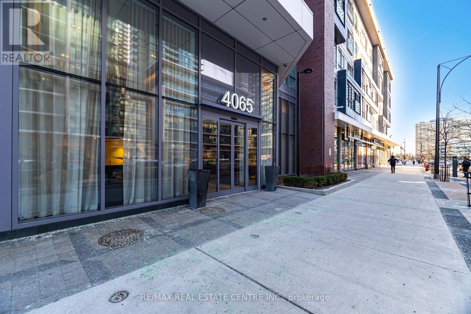 4302 - 4065 Confederation Parkway, Mississauga, Ontario  L5B 0L4 - Photo 2 - W12417372
