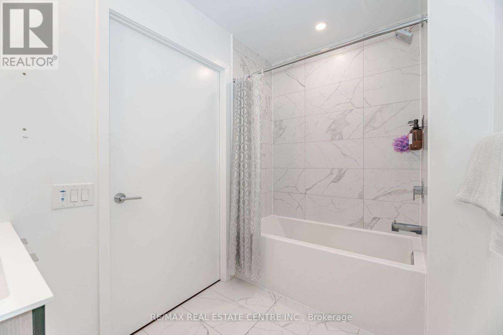 4302 - 4065 Confederation Parkway, Mississauga, Ontario  L5B 0L4 - Photo 23 - W12417372
