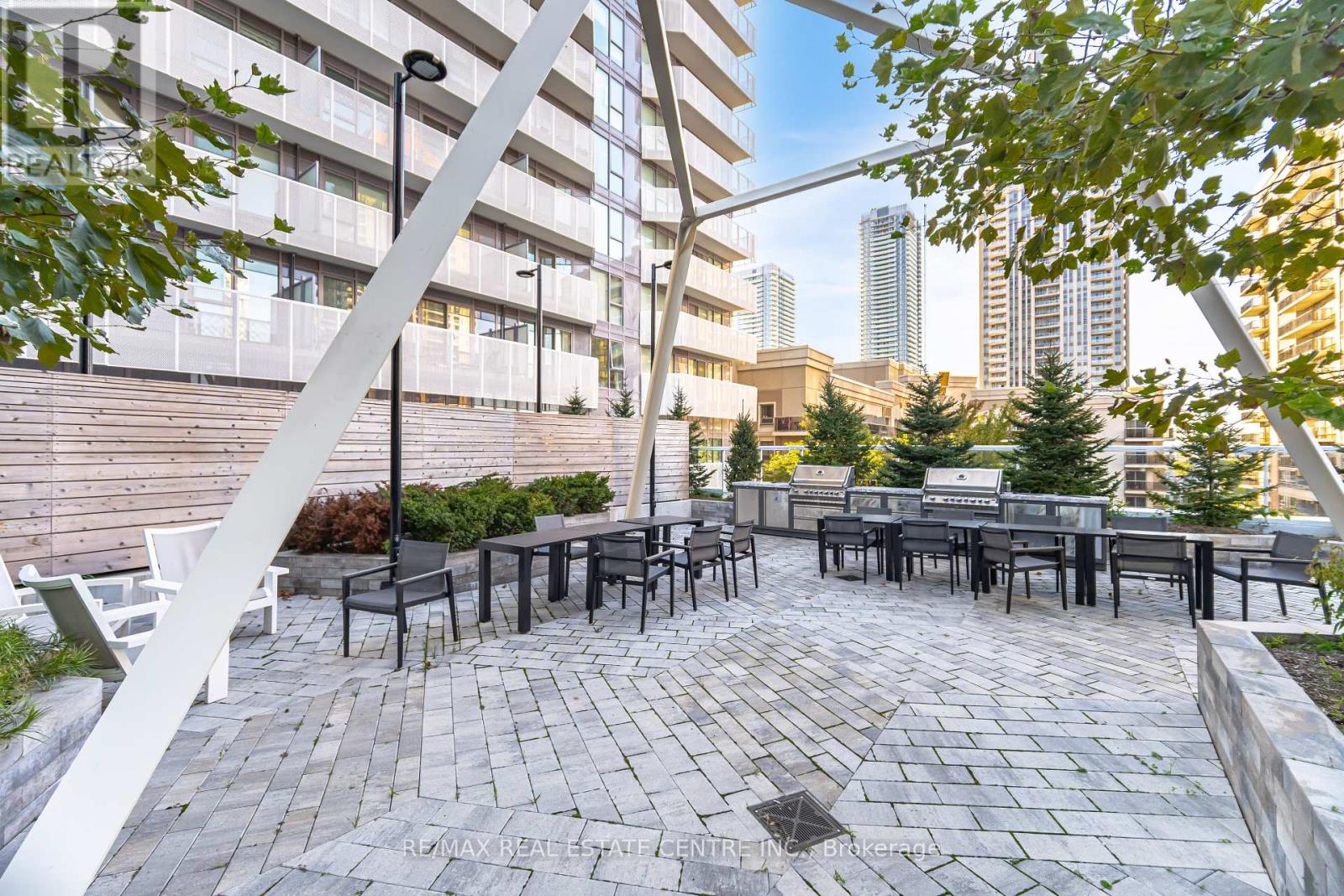 4302 - 4065 Confederation Parkway, Mississauga, Ontario  L5B 0L4 - Photo 47 - W12417372