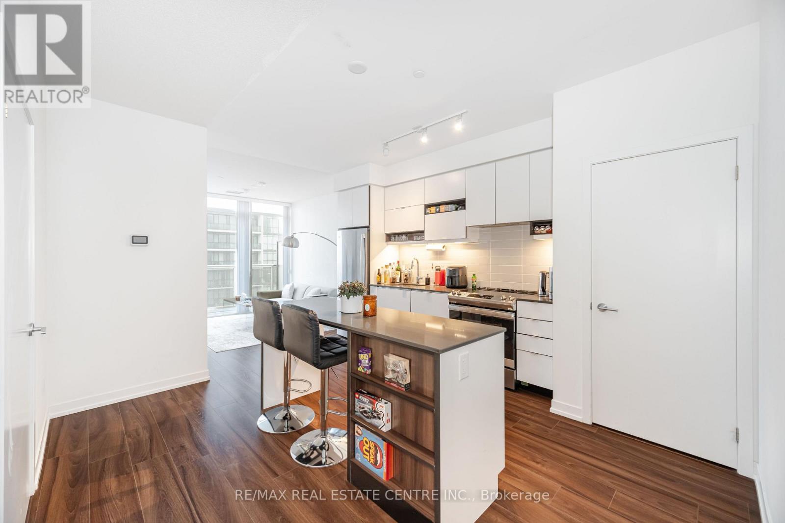 4302 - 4065 Confederation Parkway, Mississauga, Ontario  L5B 0L4 - Photo 8 - W12417372