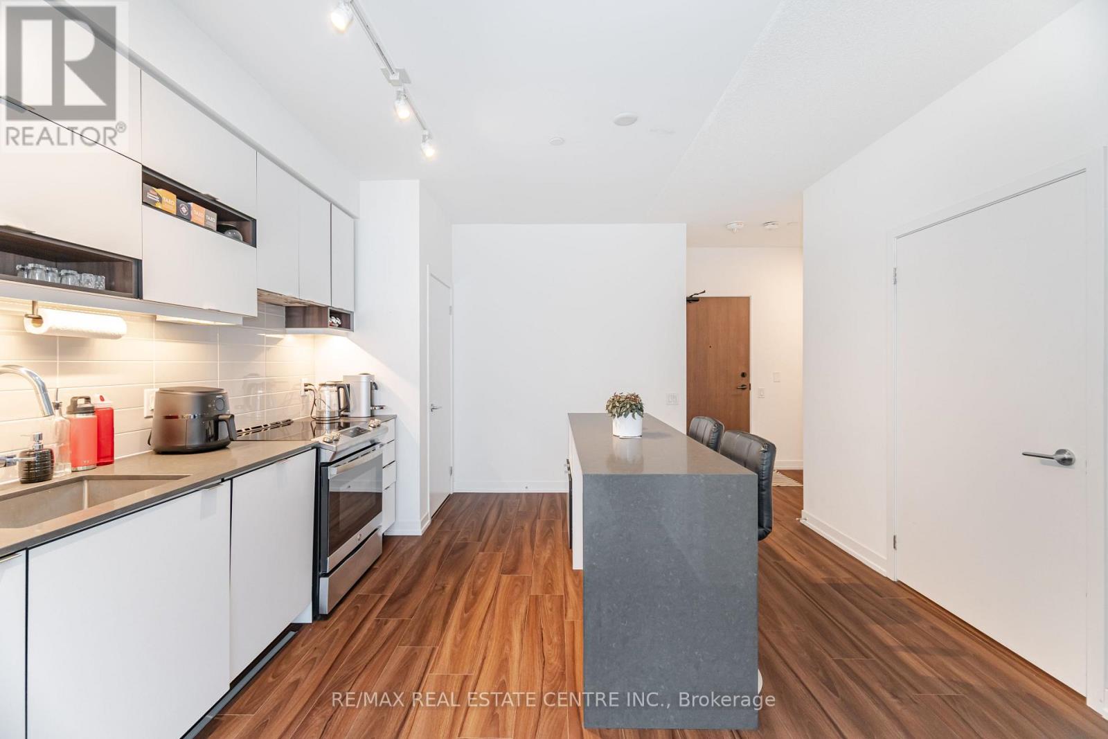 4302 - 4065 Confederation Parkway, Mississauga, Ontario  L5B 0L4 - Photo 9 - W12417372