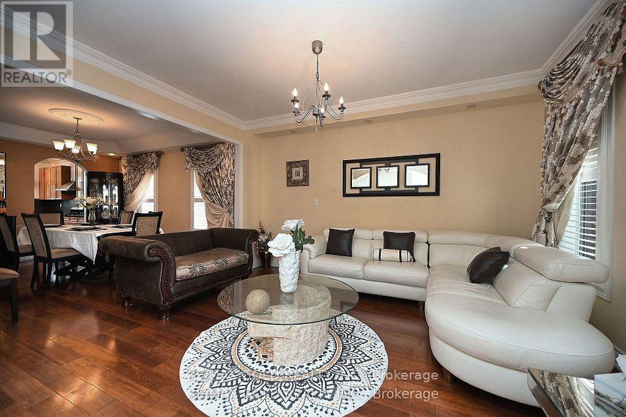 42 Louvain Drive, Brampton, Ontario  L6P 1W7 - Photo 10 - W12417381