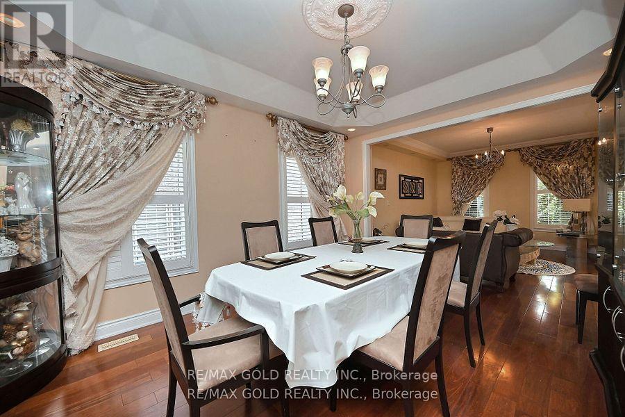 42 Louvain Drive, Brampton, Ontario  L6P 1W7 - Photo 11 - W12417381