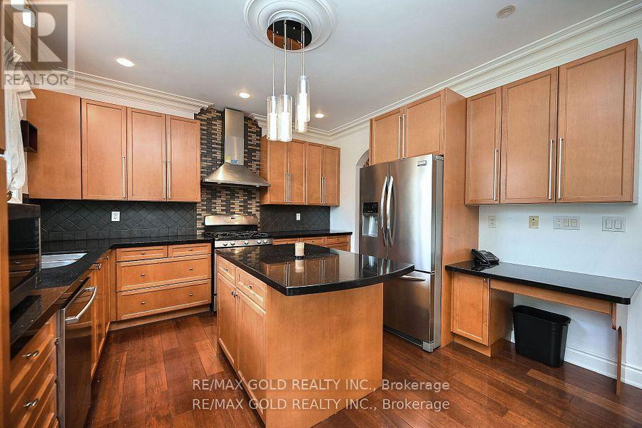 42 Louvain Drive, Brampton, Ontario  L6P 1W7 - Photo 13 - W12417381