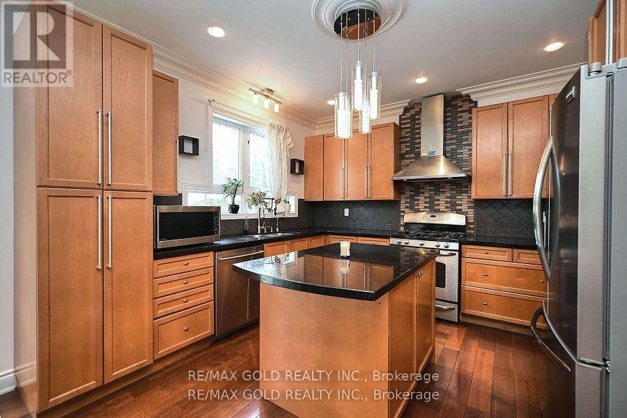42 Louvain Drive, Brampton, Ontario  L6P 1W7 - Photo 14 - W12417381