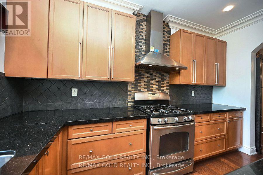 42 Louvain Drive, Brampton, Ontario  L6P 1W7 - Photo 15 - W12417381