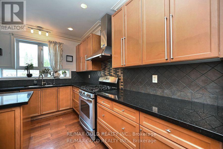 42 Louvain Drive, Brampton, Ontario  L6P 1W7 - Photo 16 - W12417381