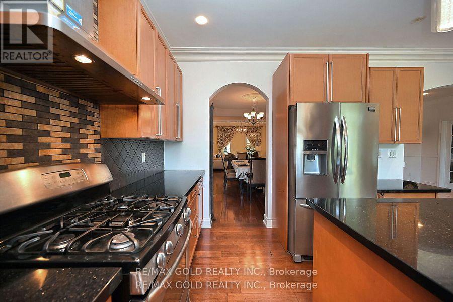 42 Louvain Drive, Brampton, Ontario  L6P 1W7 - Photo 17 - W12417381
