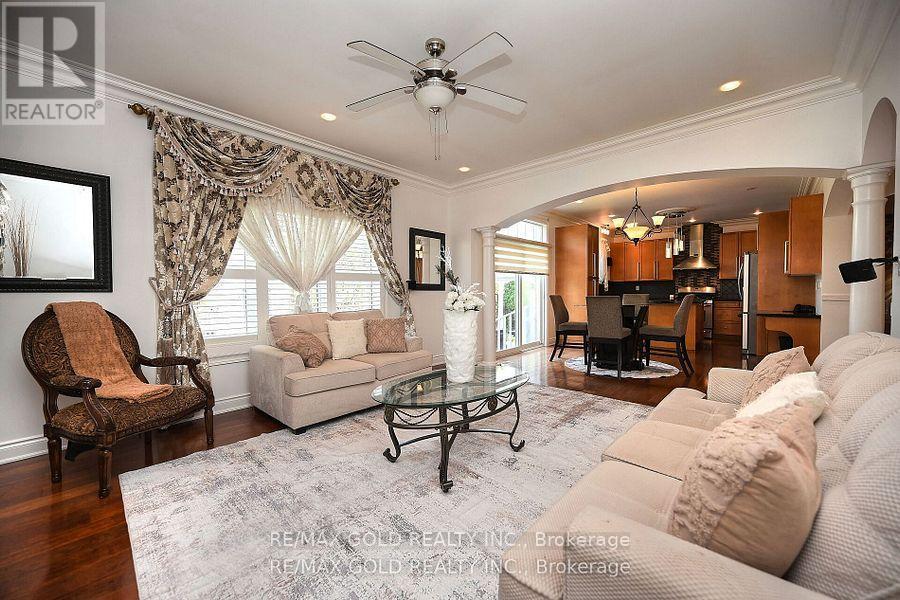 42 Louvain Drive, Brampton, Ontario  L6P 1W7 - Photo 20 - W12417381
