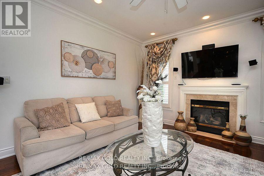 42 Louvain Drive, Brampton, Ontario  L6P 1W7 - Photo 22 - W12417381