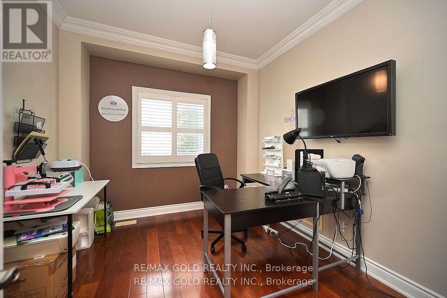 42 Louvain Drive, Brampton, Ontario  L6P 1W7 - Photo 24 - W12417381