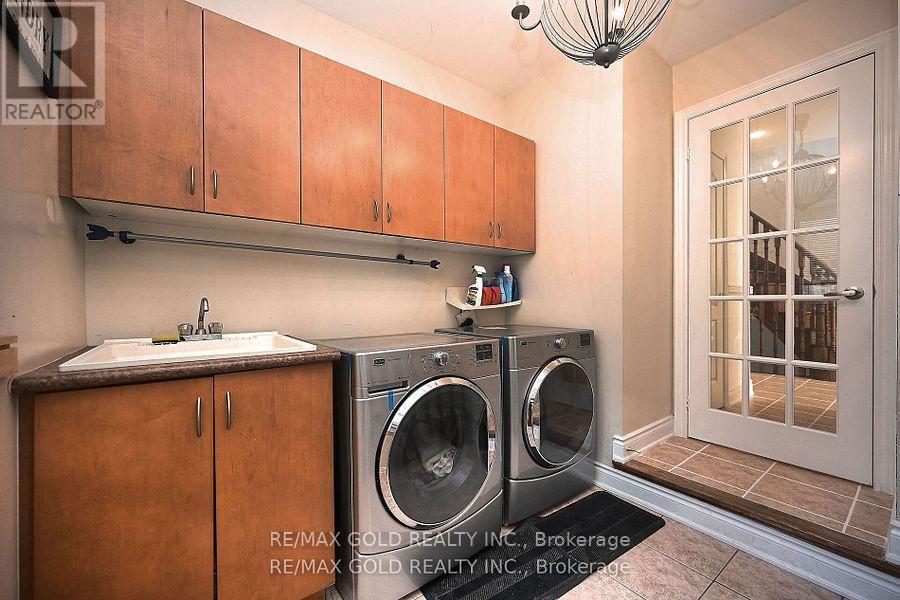 42 Louvain Drive, Brampton, Ontario  L6P 1W7 - Photo 26 - W12417381