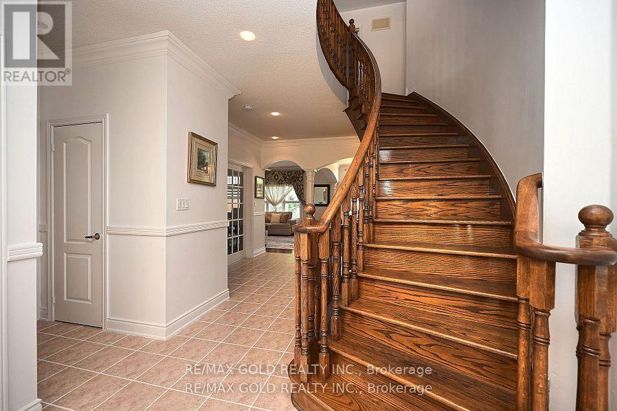 42 Louvain Drive, Brampton, Ontario  L6P 1W7 - Photo 27 - W12417381