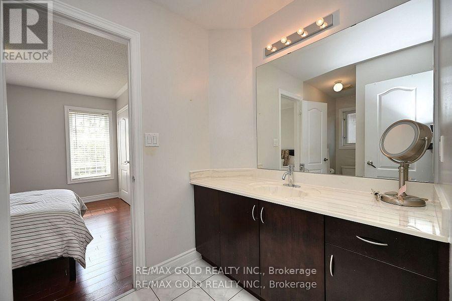 42 Louvain Drive, Brampton, Ontario  L6P 1W7 - Photo 35 - W12417381